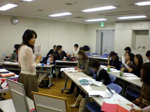 第一印象は色で変わる!?はじめようビジュアルマネジメント 〜パーソナルカラーで好印象と信頼を〜 第一印象は色で変わる!?はじめようビジュアルマネジメント 〜パーソナルカラーで好印象と信頼を〜